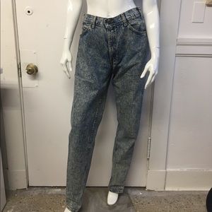 Vintage Acid Wash High Waisted Levi’s Size 32x36